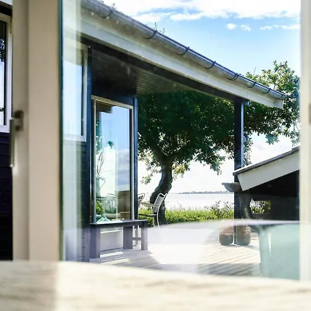 6 Person In فابورغ